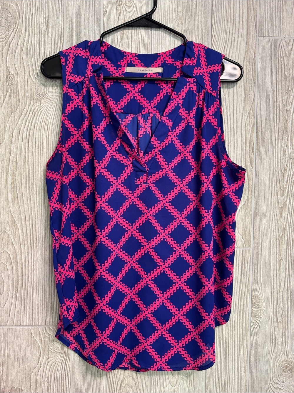 41 Hawthorn Navy & Hot Pink Geometric Sleeveless V-Neck Sleeveless Blouse